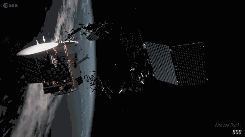 Das GIF zeigt den Zusammenstoß zwischen einem alten Solarflügel und einem Satelliten.